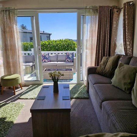 Beautiful 2 Bedroom Caravan, Holiday Park Tenby Saint Florence Exteriér fotografie