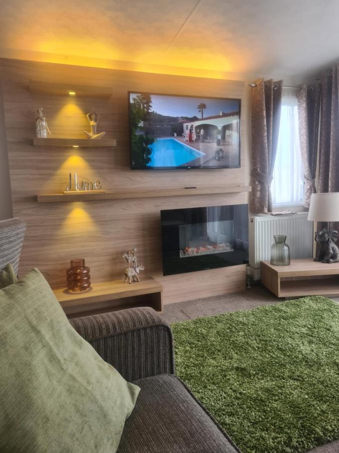 Beautiful 2 Bedroom Caravan, Holiday Park Tenby Saint Florence Exteriér fotografie