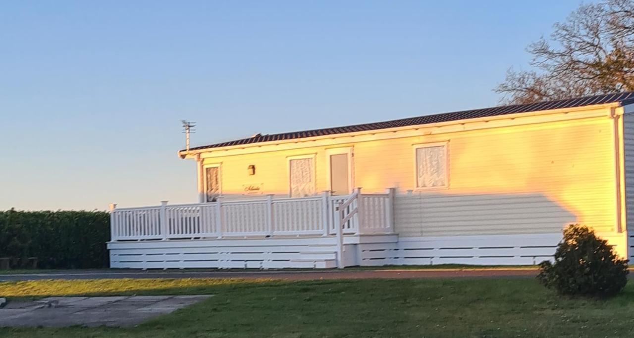 Beautiful 2 Bedroom Caravan, Holiday Park Tenby Saint Florence Exteriér fotografie