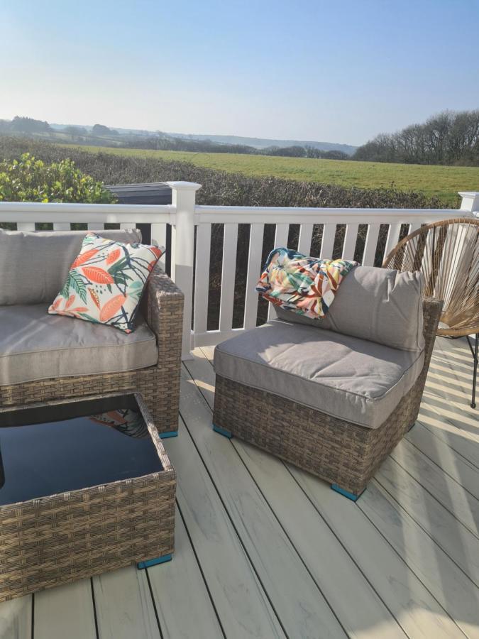 Beautiful 2 Bedroom Caravan, Holiday Park Tenby Saint Florence Exteriér fotografie
