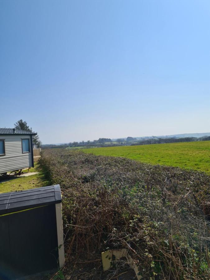 Beautiful 2 Bedroom Caravan, Holiday Park Tenby Saint Florence Exteriér fotografie