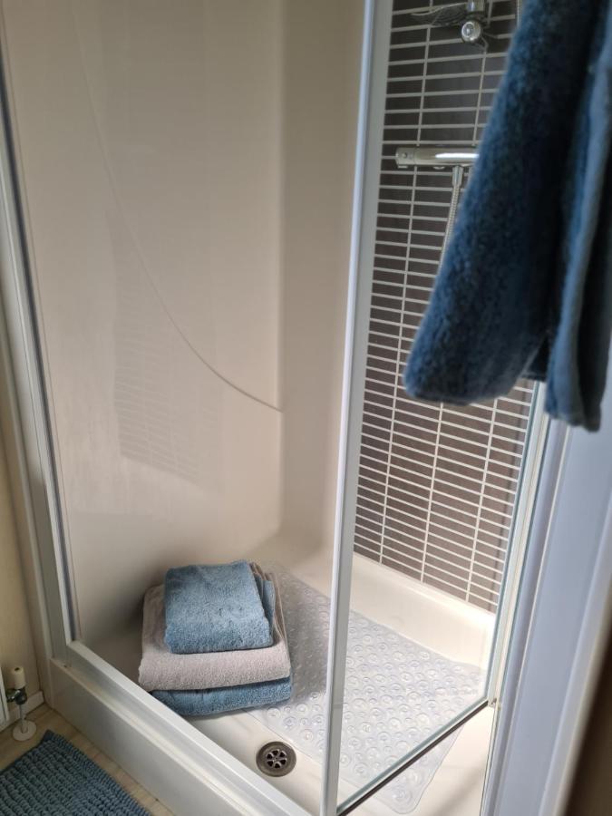 Beautiful 2 Bedroom Caravan, Holiday Park Tenby Saint Florence Exteriér fotografie