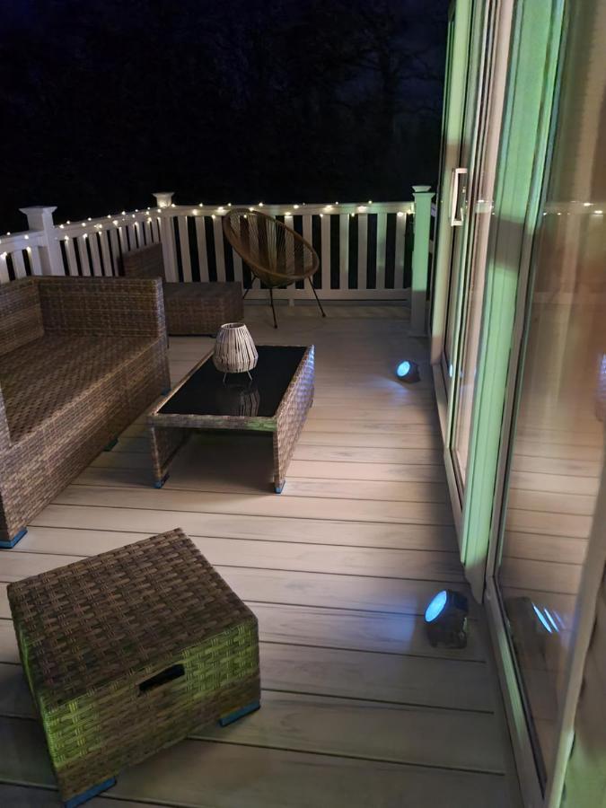 Beautiful 2 Bedroom Caravan, Holiday Park Tenby Saint Florence Exteriér fotografie