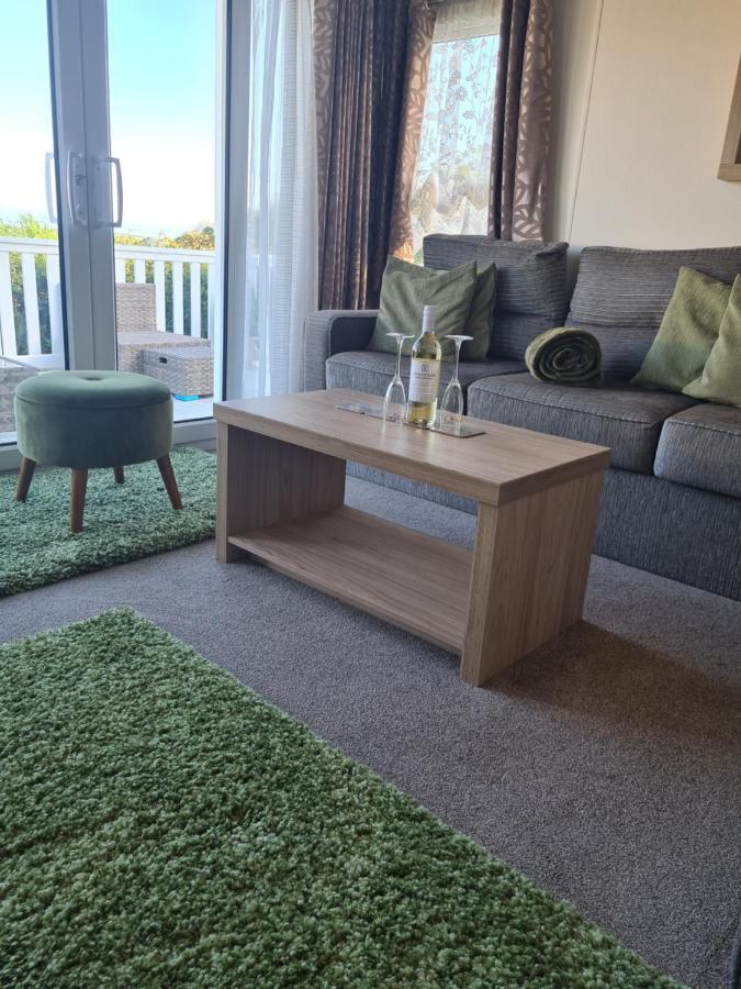 Beautiful 2 Bedroom Caravan, Holiday Park Tenby Saint Florence Exteriér fotografie